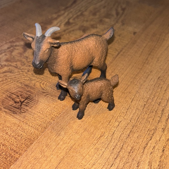 Large lot of Schleich Farm Animal Figures - Picture 3 of 7